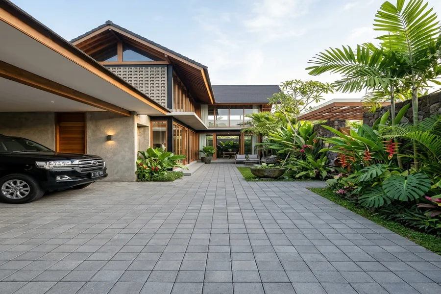 Pemasangan Paving Halaman Rumah Tinggal Colomadu